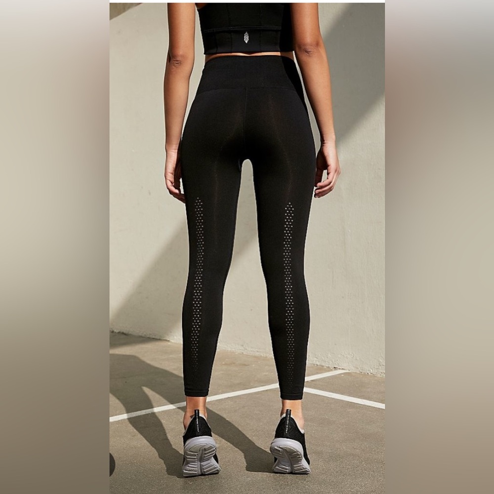 Free People Movement m/L High Waisted Leggings w/ Eyelet Detail